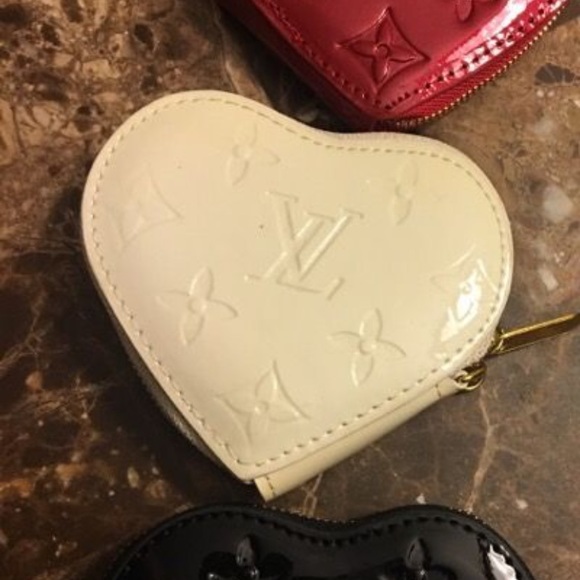 White heart shape coin purse