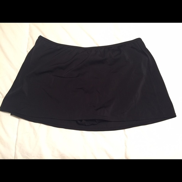 NWOT Victoria's Secret swim skirt bottoms