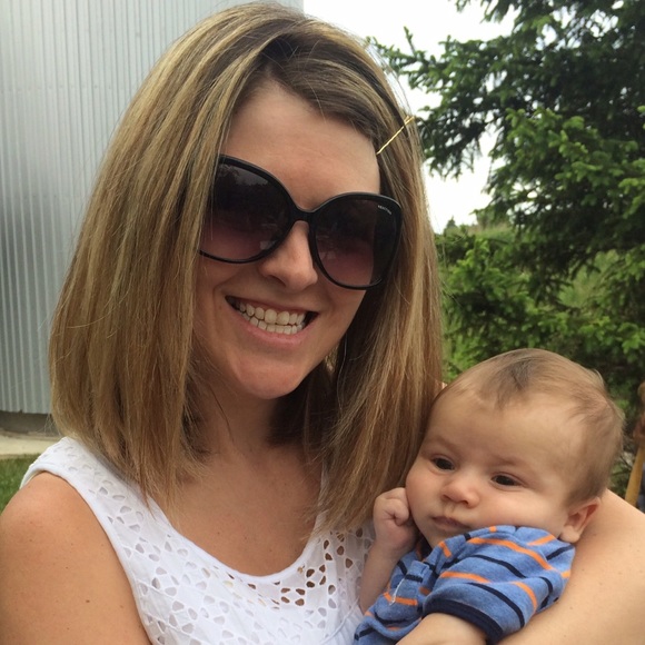 Meet your Posher, Caitlin