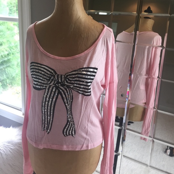 Pink shirt with sparkly bow!