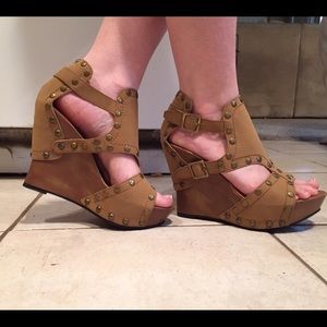 n.y.l.a Placido wedge size 6