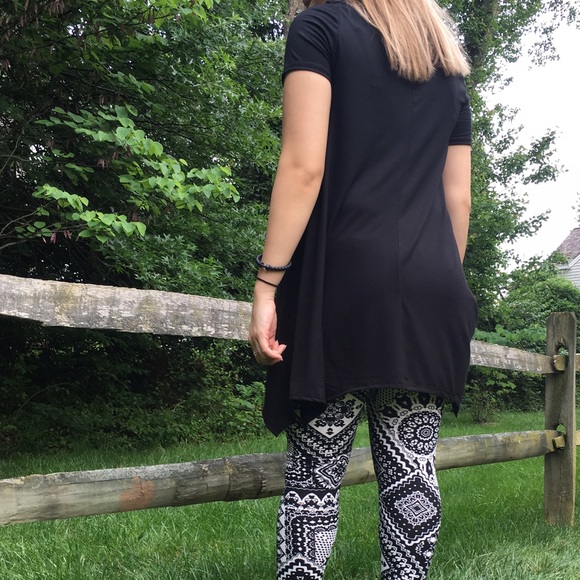 Essential Black Short Sleeve Tunic - Picture 3 of 3
