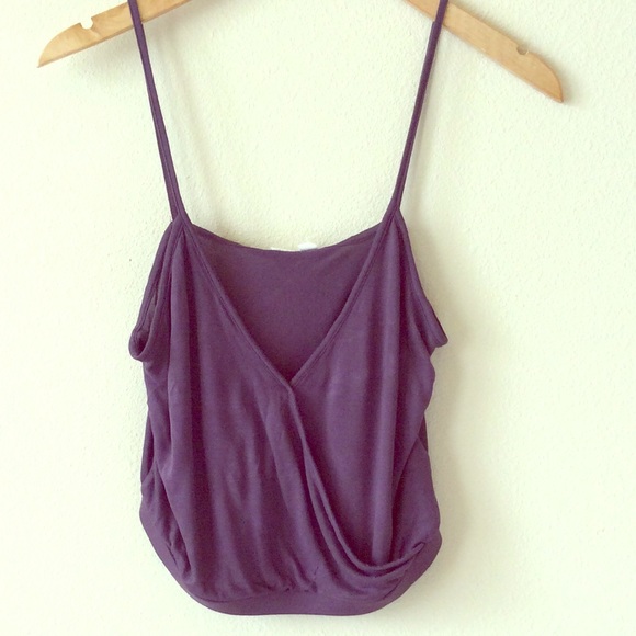 NEW LISTING: SUPER CUTE V CUT CROP TOP!