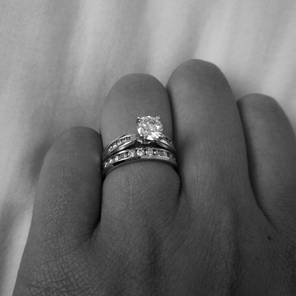 Engagement Ring & Wedding Band Set - Picture 4 of 4
