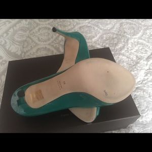 Gisele open toe Gucci pump