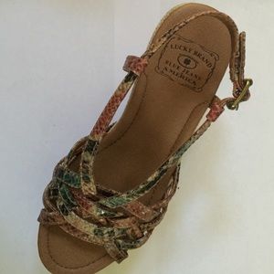 Lucky Brand Stacey wedges size 6