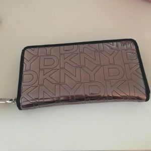 Dkny wallet
