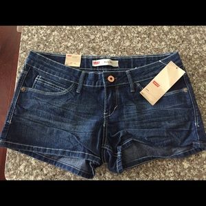 Levi's shorty shorts 07. NWT
