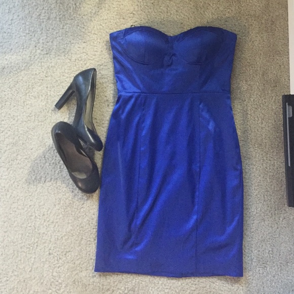 Forever 21 Dresses & Skirts - PRE OWNED•Forever 21 Strapless Royal Blue Dress