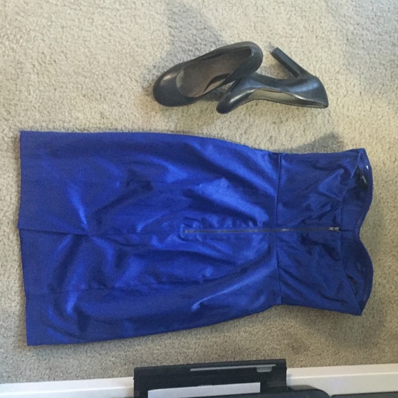 PRE OWNED•Forever 21 Strapless Royal Blue Dress - Picture 3 of 4
