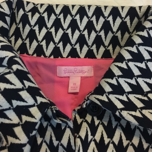 Lilly Pultizer navy and white houndstooth coat