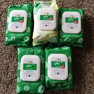 Yes to Cucumbers soothing wipes