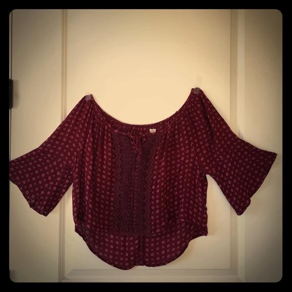 Maroon (crop top) depending how tall u are. - Picture 1 of 1
