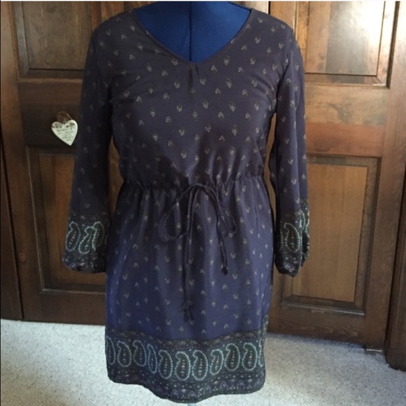 3/$18 SALE NWOT long sleeve pattern boutique dress - Picture 2 of 5