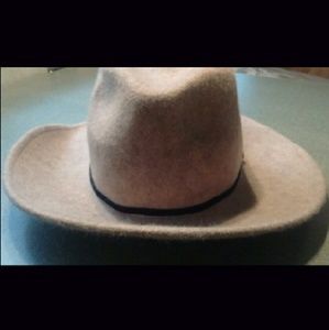 *NEW WITHOUT TAGS* FOREVER 21 HAT