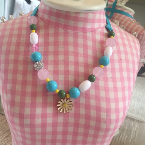 Stella and Dot Floral Necklace