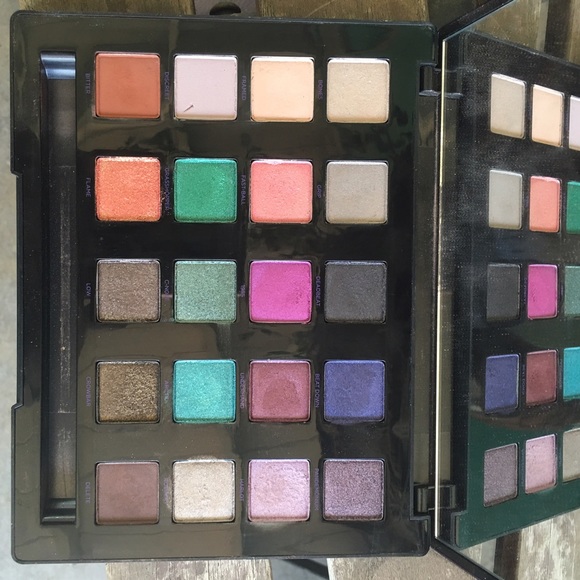 Urban Decay Vice 4 Palette - Picture 2 of 2