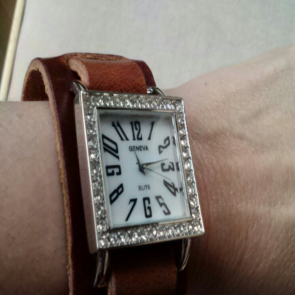 Geneva fashion crystal watch, brown leather main image 4
