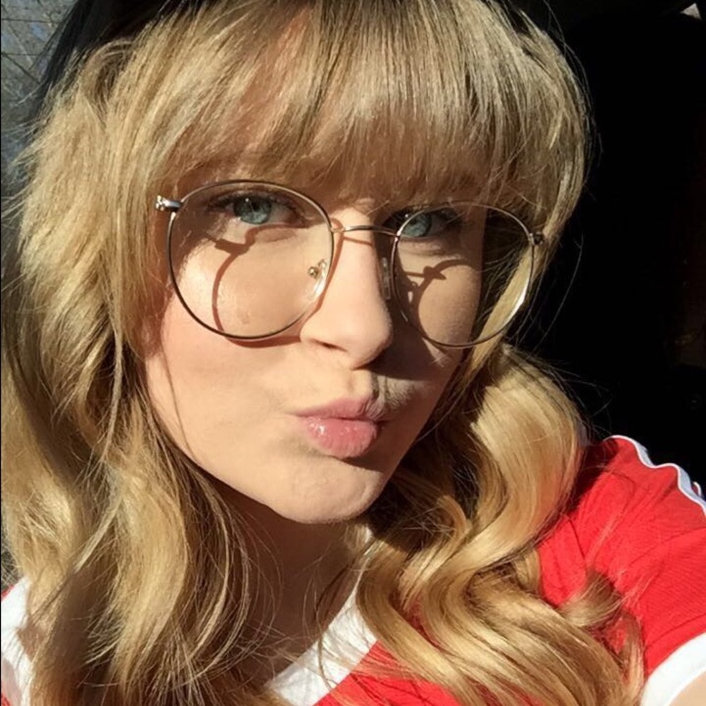 Meet your Posher, Karleigh