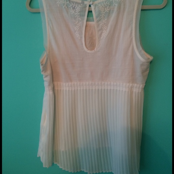 White tank - Picture 2 of 3