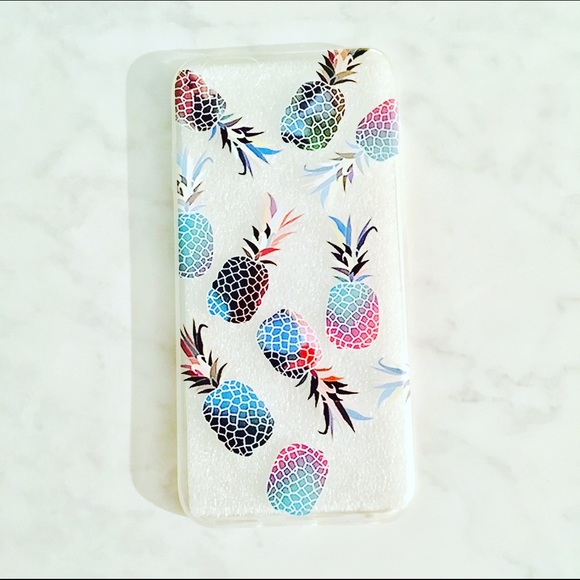 5 for $20 🌟 Retro Pineapples Phone Case