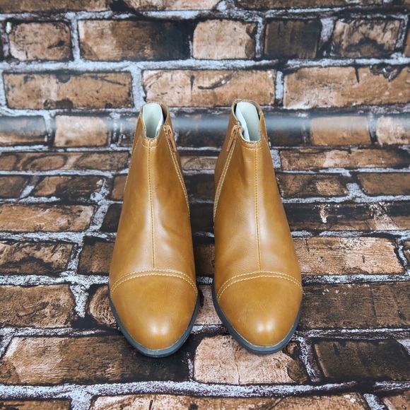 🔴SOLD🔴Chestnut ankle boots - Picture 2 of 4