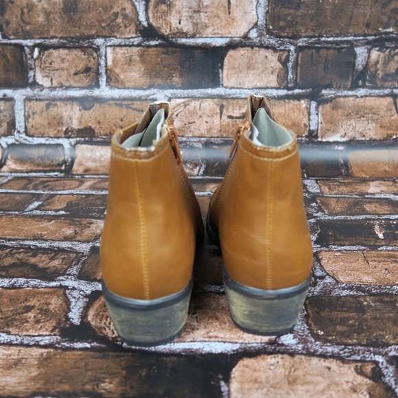 🔴SOLD🔴Chestnut ankle boots - Picture 3 of 4