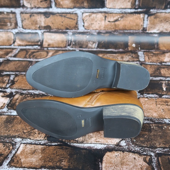 🔴SOLD🔴Chestnut ankle boots - Picture 4 of 4