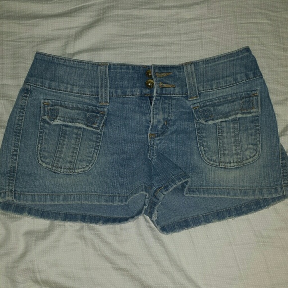 Midwaist blue jean shorts