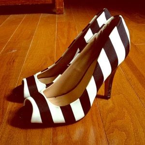 Fioni black and white stripped heals! NWOT!