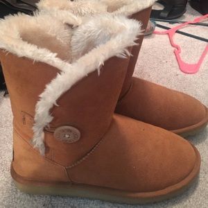 Lighter brown ugg boots