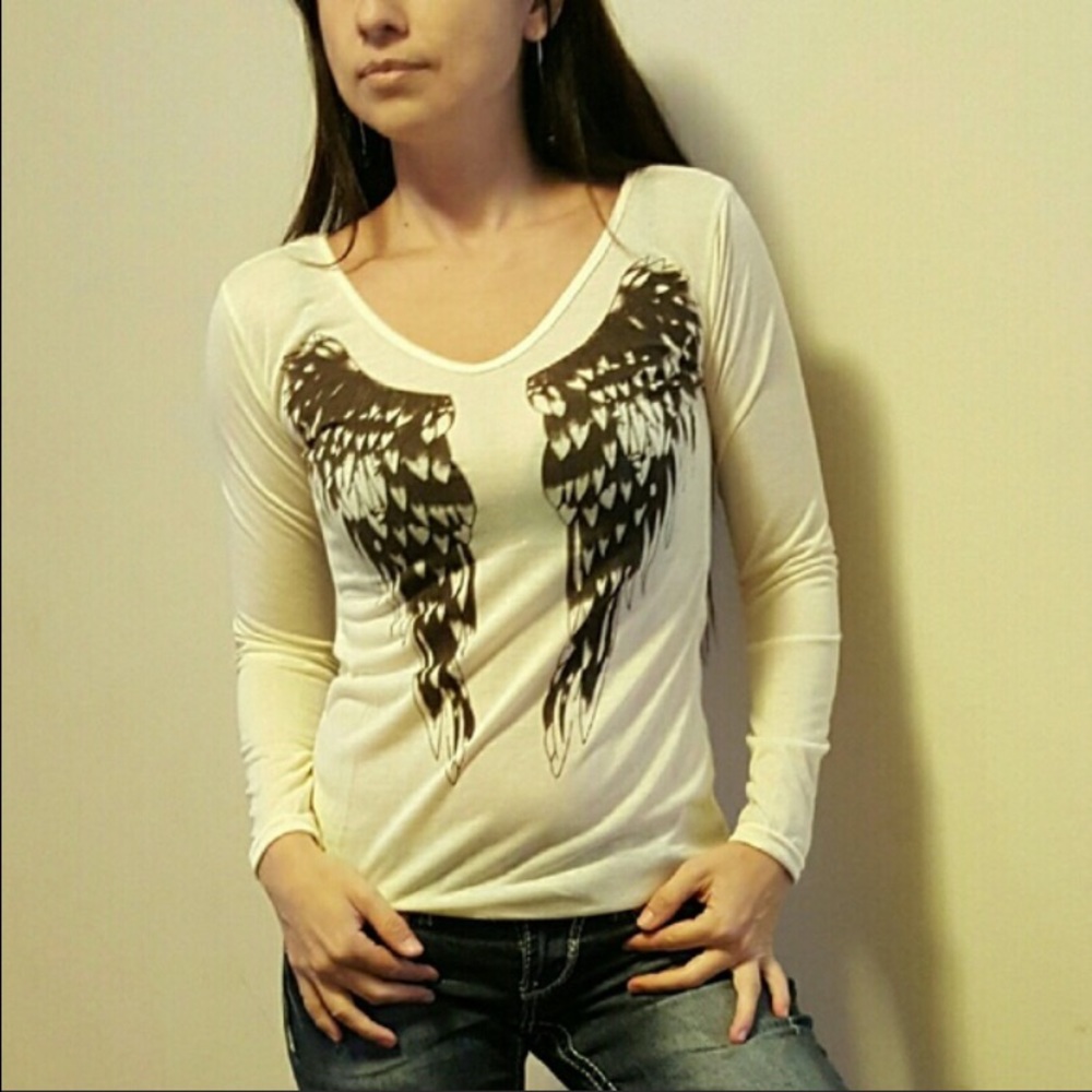 Cream-colored longsleeve V-neck angel wings tee M