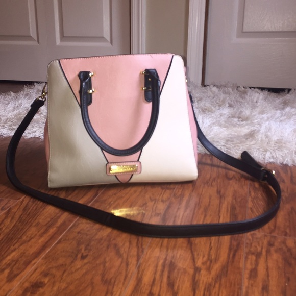 SOLD 📍📍Steve Madden Handbag
