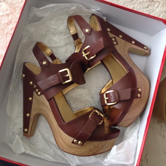 Guess shoes like new!! Size 7.5 hardly worn!