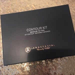 ✨Anastasia Beverly Hills Power Contour Kit✨