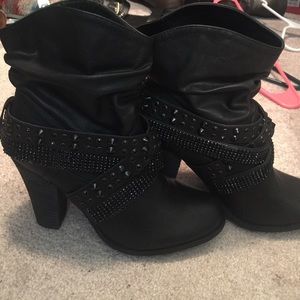 Black shirt length boots