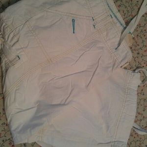 I pair of pre-owned white women's Capri's