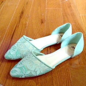 Baby blue cut out spring flats, NWOT