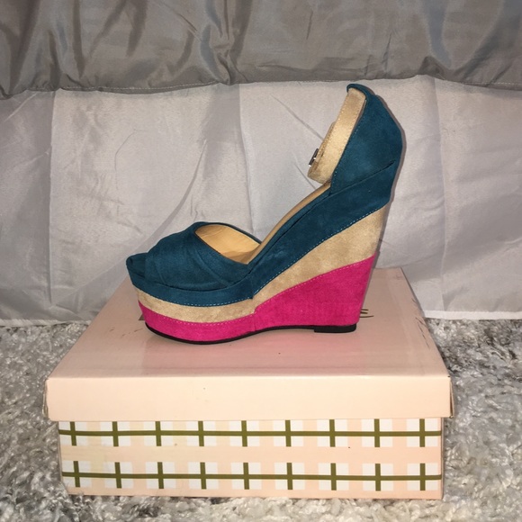 BRAND NEW WEDGES