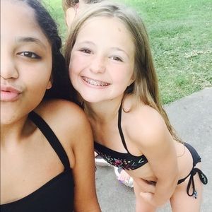 Meet your Posher, Santi