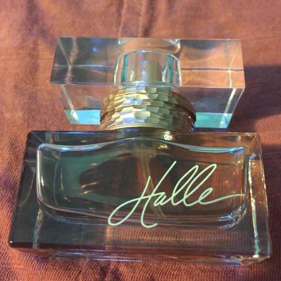 Halle Perfume