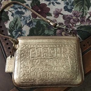 ⚠️SOLD⚠️Poppy Coach Wristlet