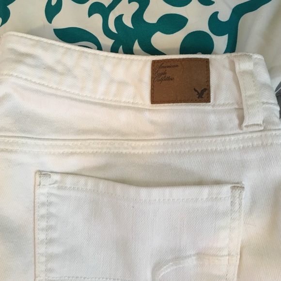 White American Eagle skinny jeans