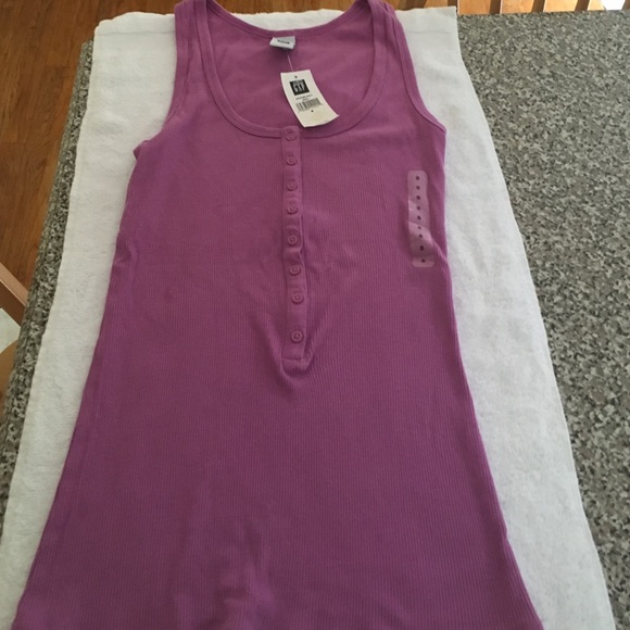 Gap tank shirt