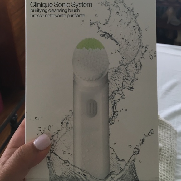 Clinique Sonic System purifying cleansing brush