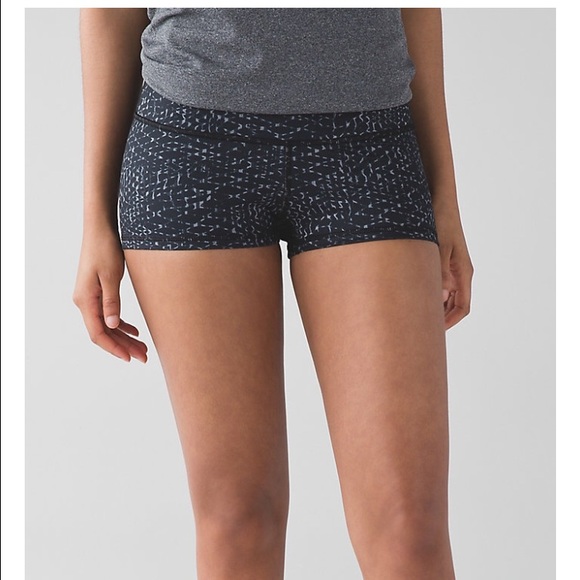 ////SOLD//////Lululemon boogie short roll down