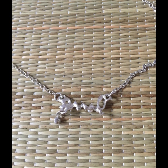 LOVE & PEARL SILVER CHAIN NECKLACE - Picture 2 of 7