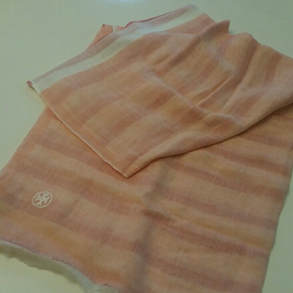 *SOLD* new authentic tory burch scarf - PRICE FIRM - Picture 3 of 4