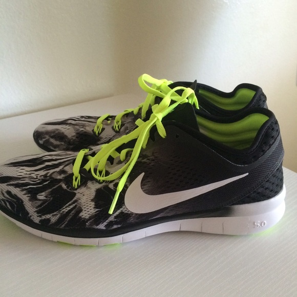 Nike shoes - Picture 2 of 3