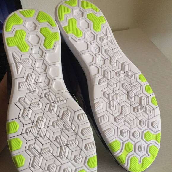 Nike shoes - Picture 3 of 3